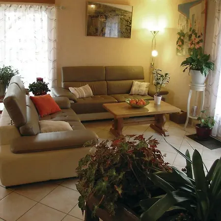 Beautiful In With 3 Bedrooms, Wifi And Outdoor Swimming Pool 度假居 胡菲涅克