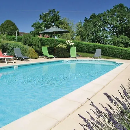 Beautiful In With 3 Bedrooms, Wifi And Outdoor Swimming Pool