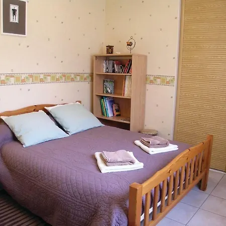 Beautiful In With 3 Bedrooms, Wifi And Outdoor Swimming Pool 度假居